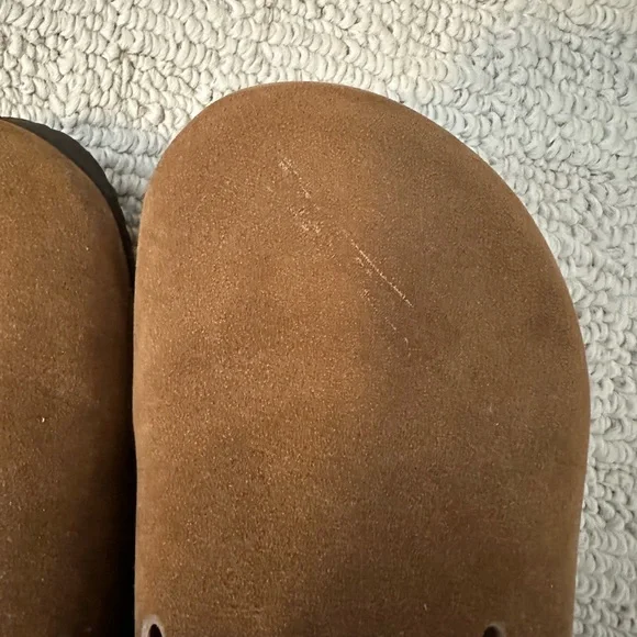 Universal Thread Clogs - Picture 3 of 4